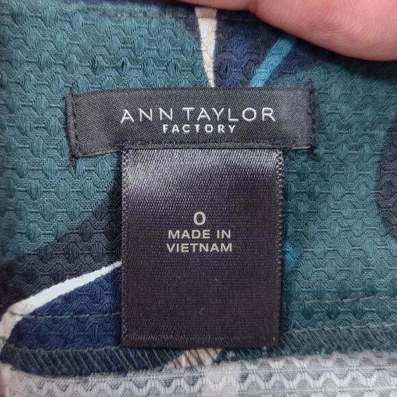 Ann Taylor Factory Pencil Skirt Blue Bold Print Size 0 Office Chic - Picture 7 of 8